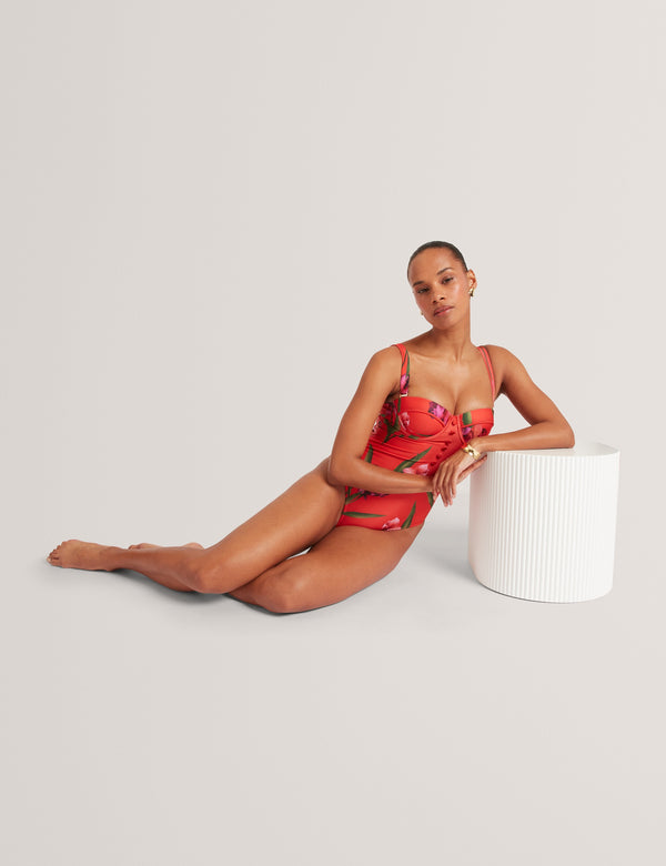 QUWELLA | BRIGHT RED