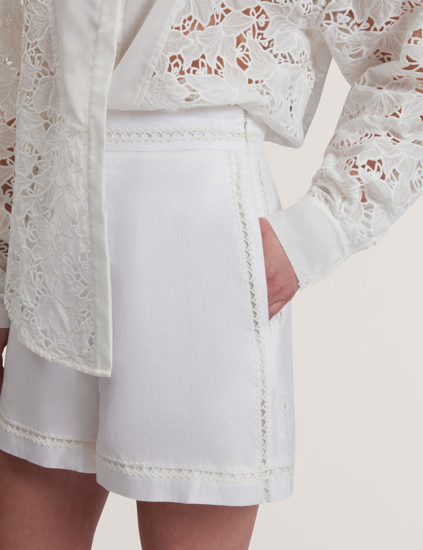 BUCCIA | WHITE