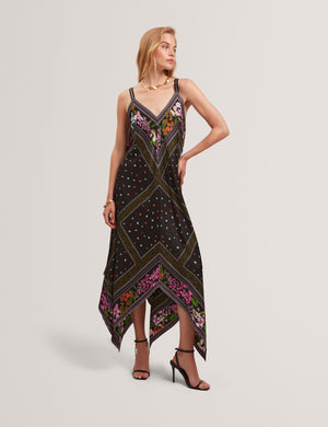 LARIIA | BLACK