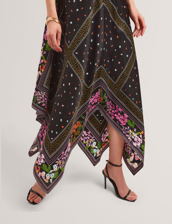 LARIIA | BLACK