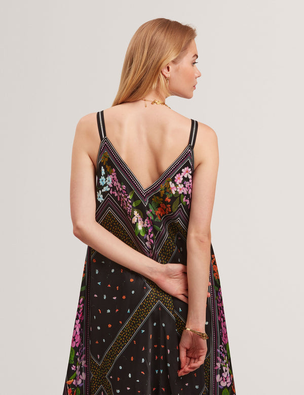 LARIIA | BLACK