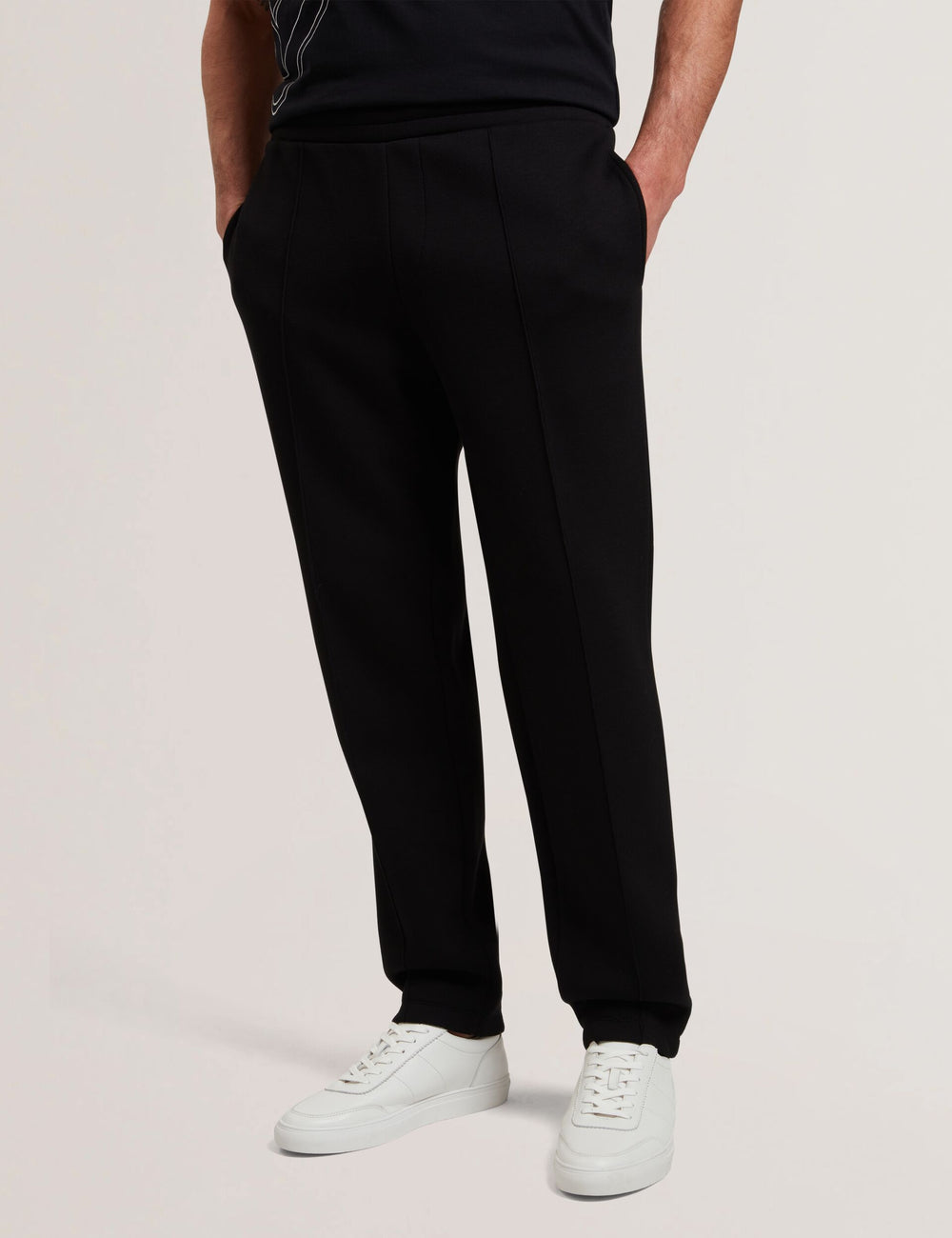 UAVER | BLACK