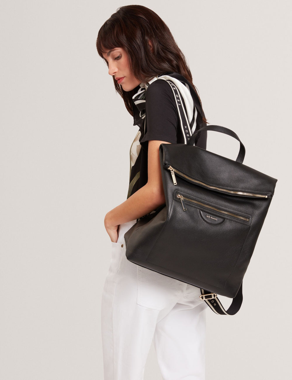 ESSAYA | BLACK