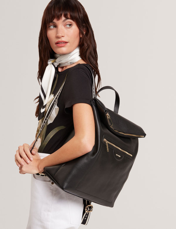 ESSAYA | BLACK