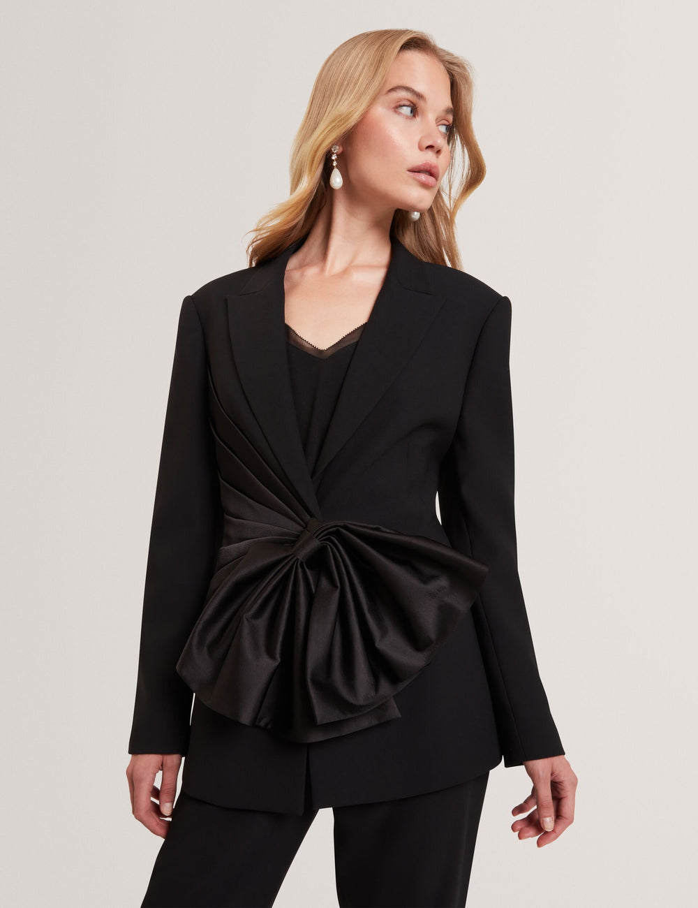 XENI | BLACK