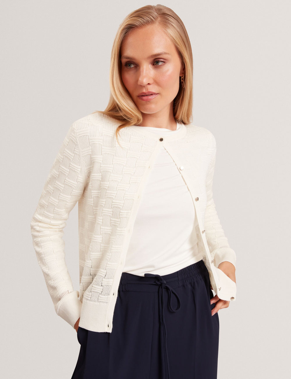 CAHRIE | WHITE
