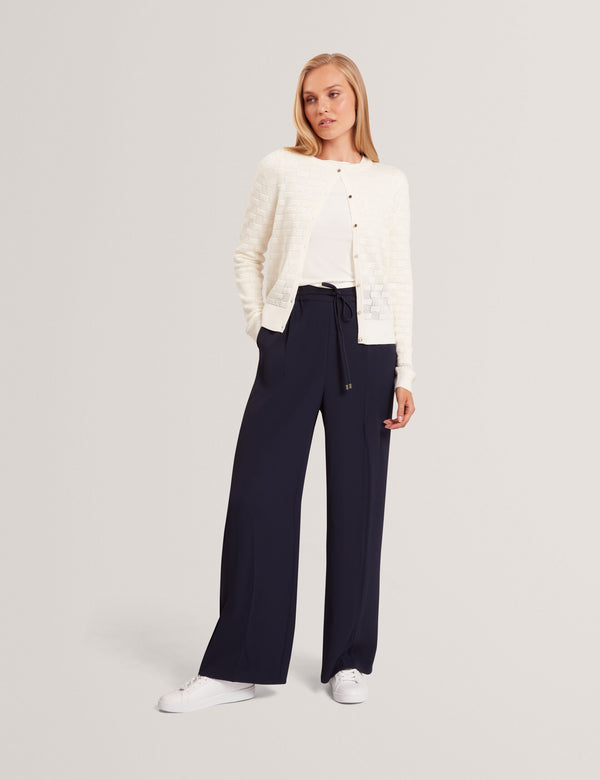CAHRIE | WHITE