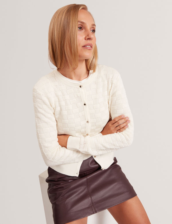CAHRIE | WHITE