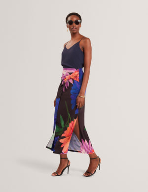 VARNIA | BLACK