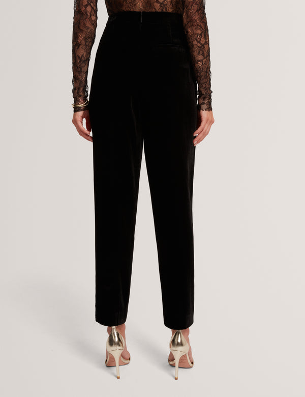 TRAUBE | BLACK