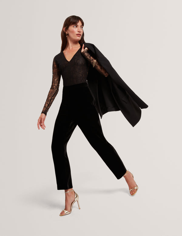TRAUBE | BLACK