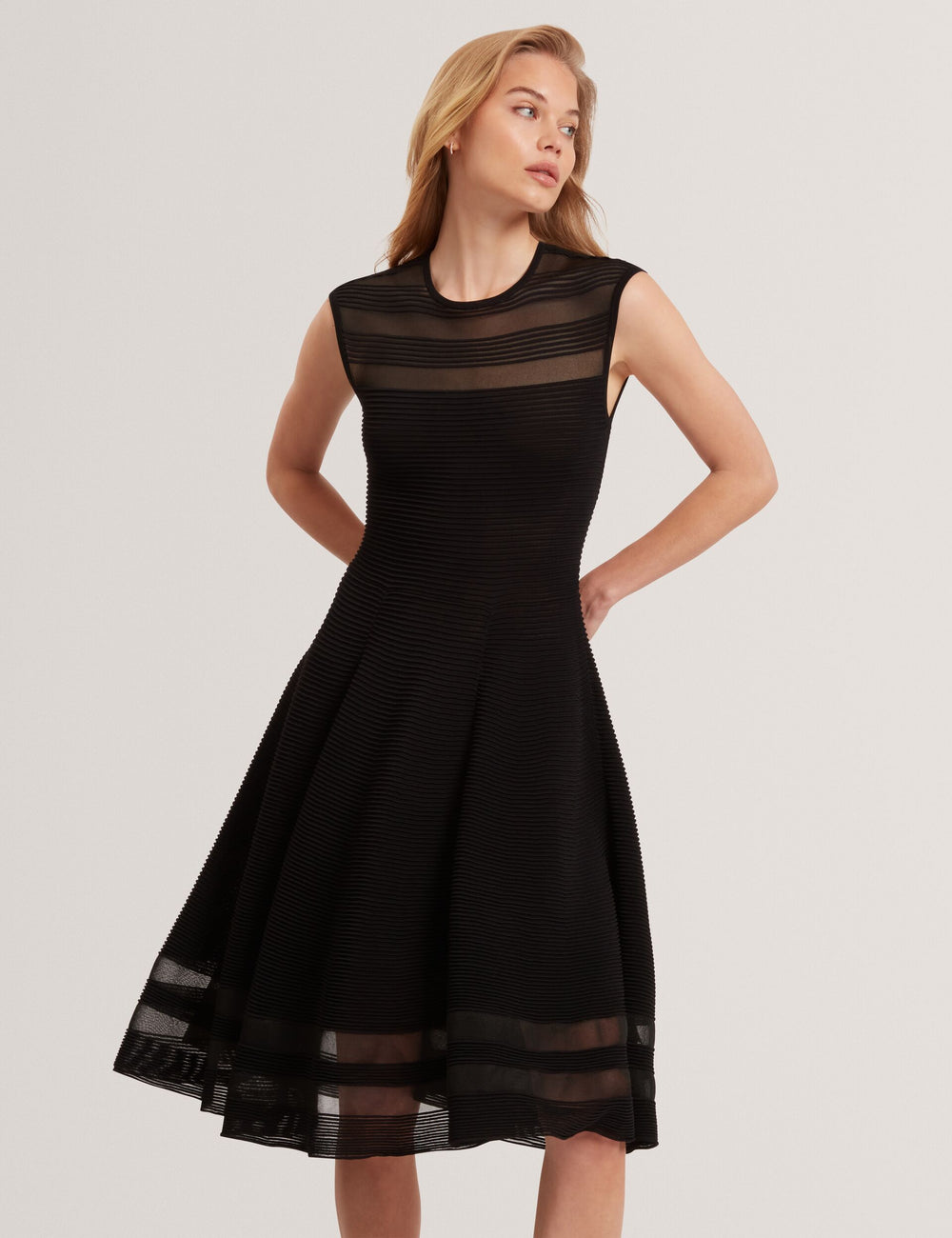 SUUSAAN | BLACK