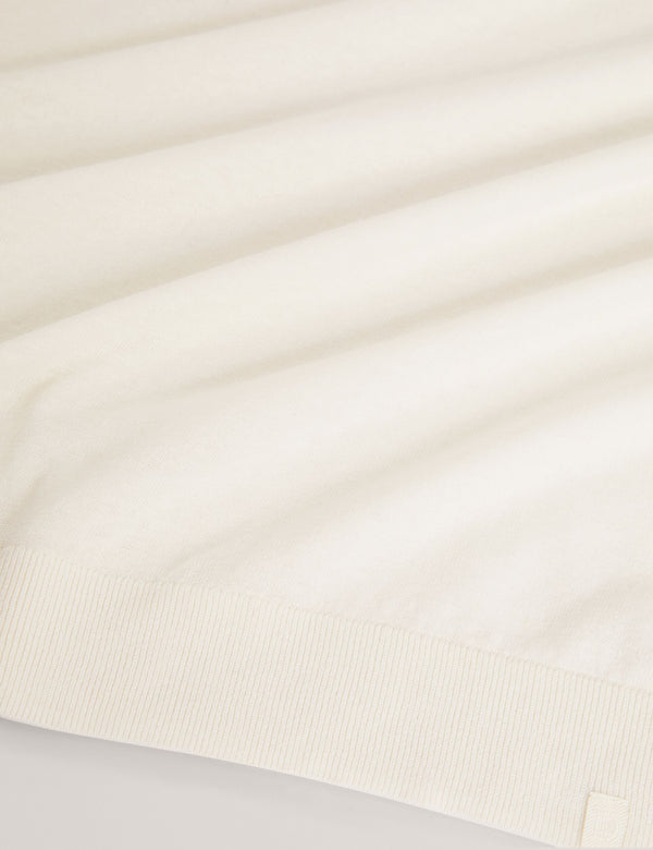YAEN | WHITE