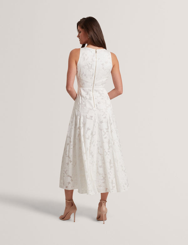 LEESAA | WHITE