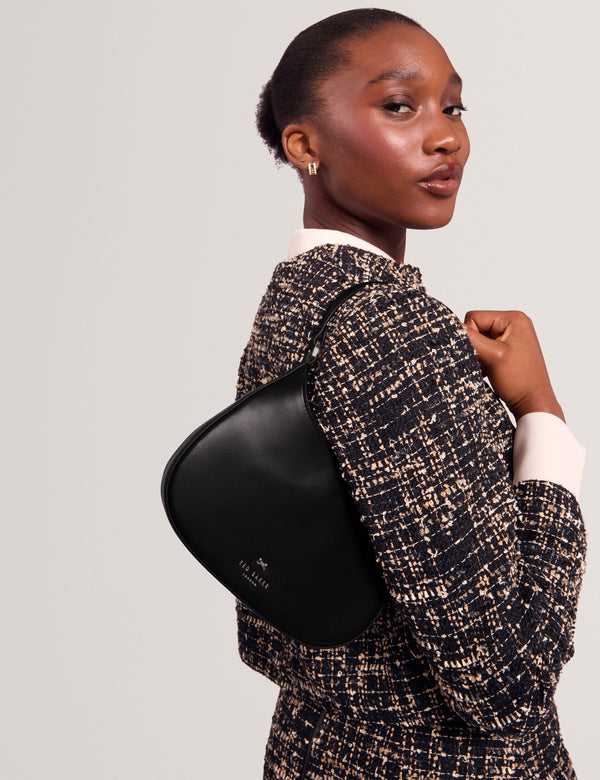 CURLA | BLACK
