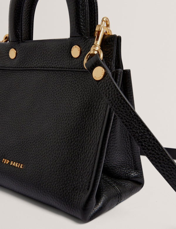 RONIAA | BLACK