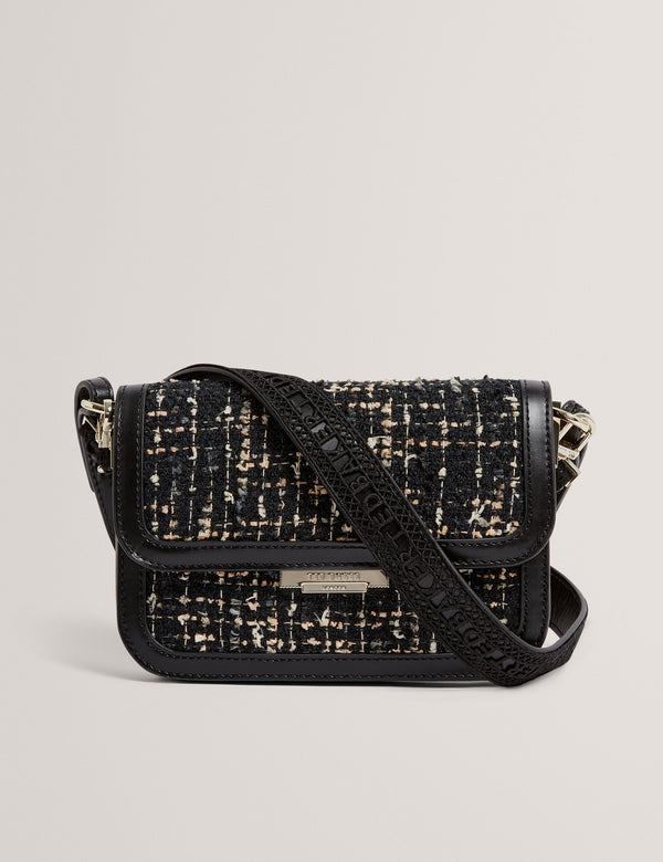 KYRAAA | BLACK