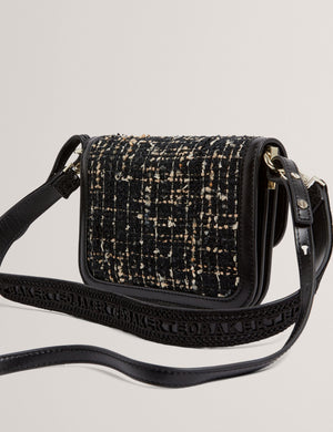 KYRAAA | BLACK