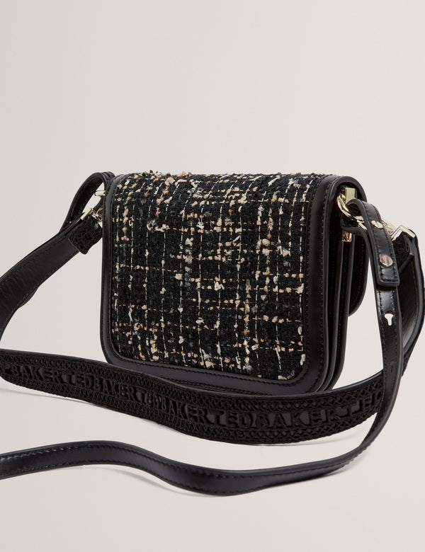 KYRAAA | BLACK