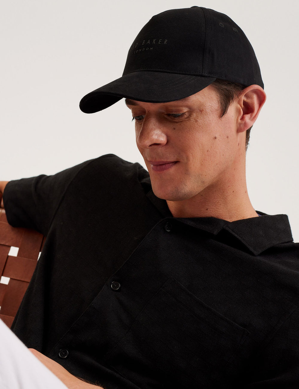 FREDDS | BLACK