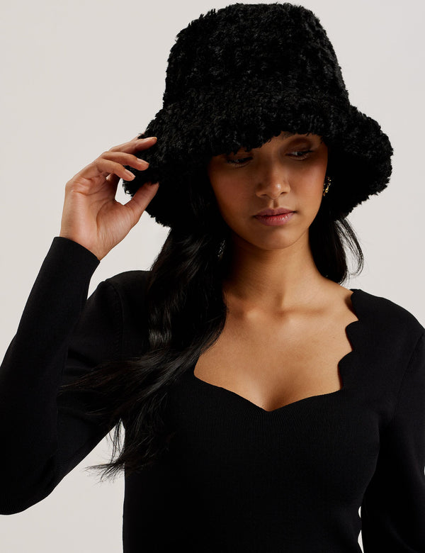 FLUFFYI | BLACK